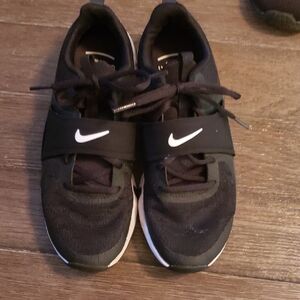 Nike Womens Black Athletic Shoes Size 8